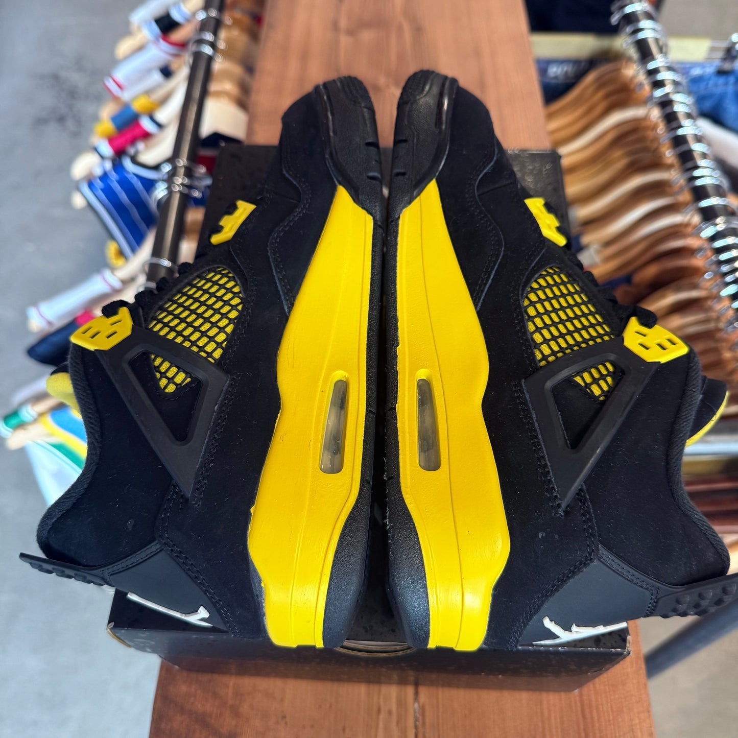 Jordan 4 'Thunder' Size 7Y