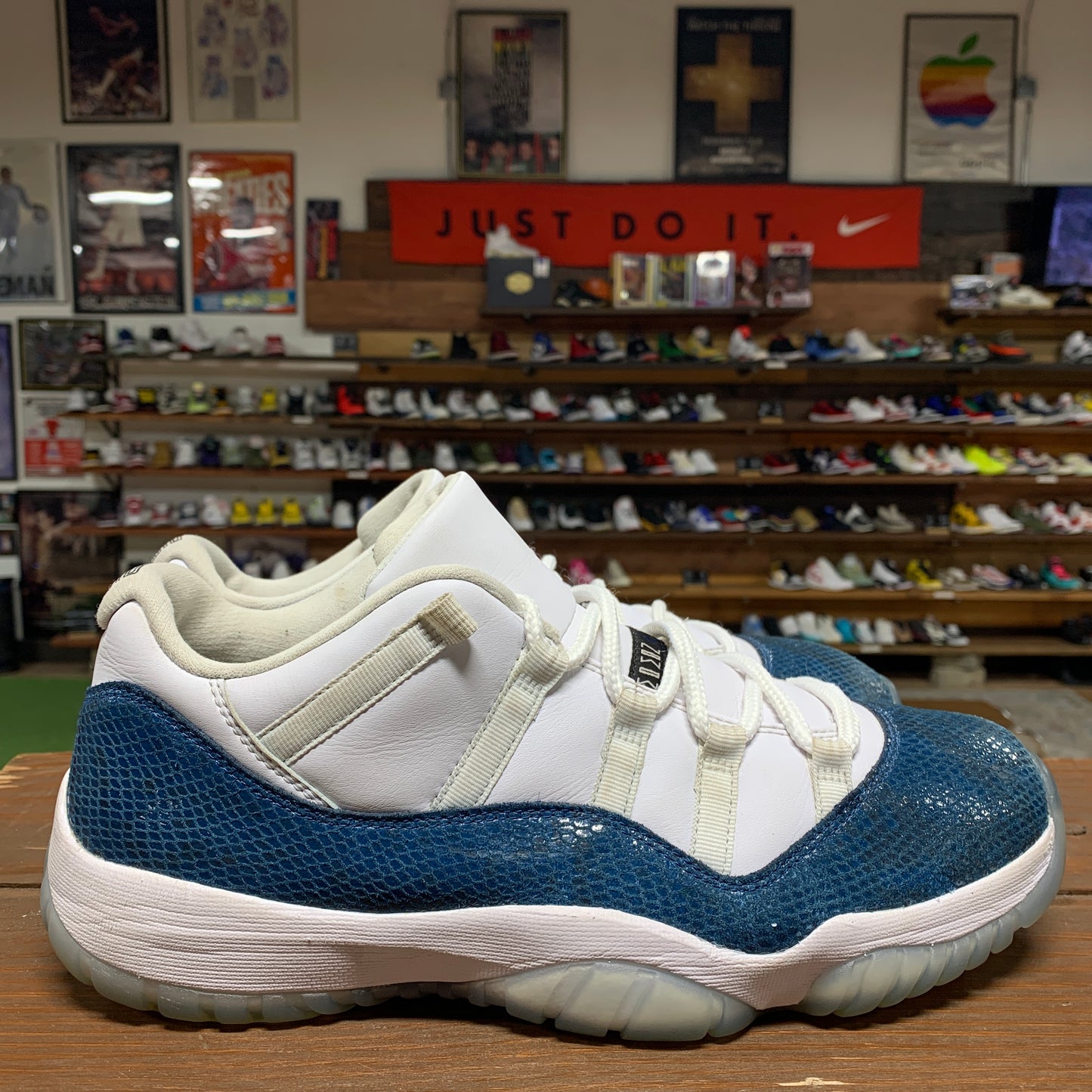 Jordan 11 Low 'Navy Snakeskin' Size 11.5