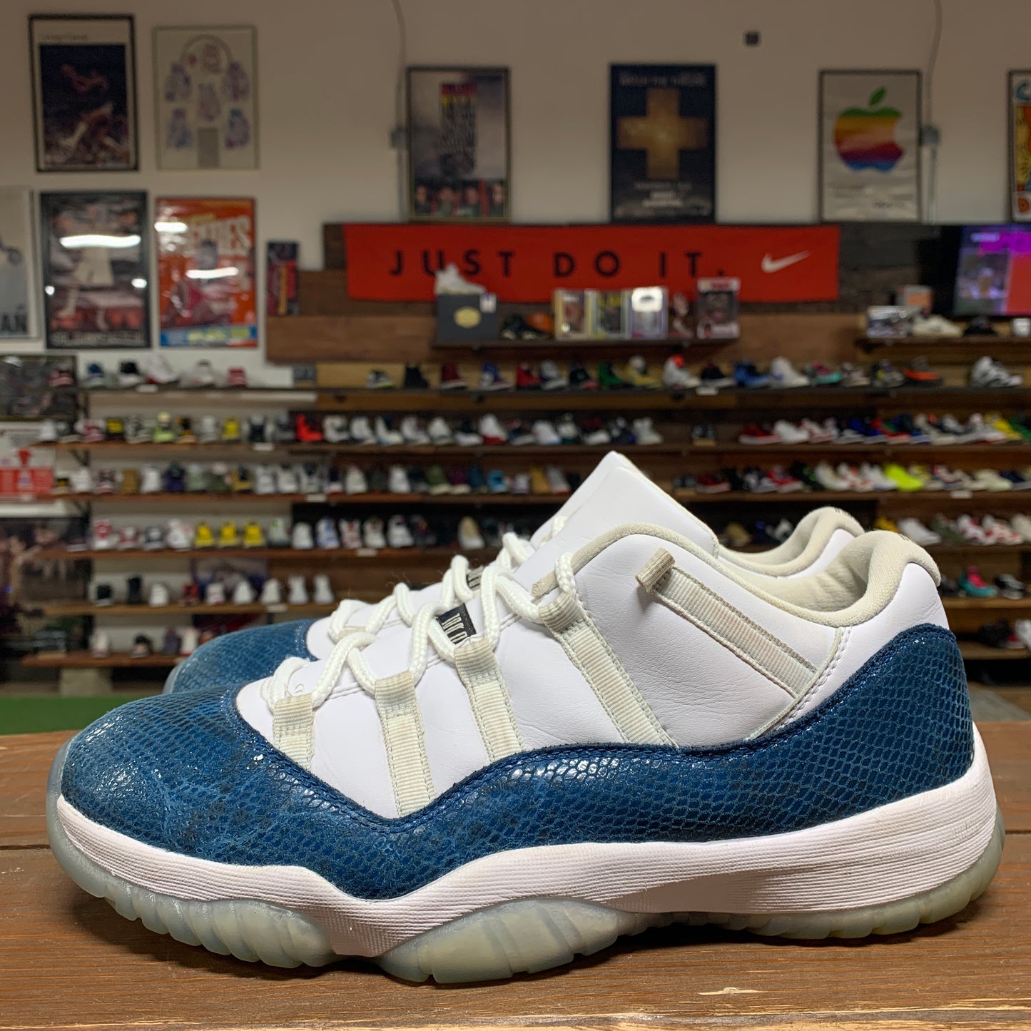 Jordan 11 Low 'Navy Snakeskin' Size 11.5