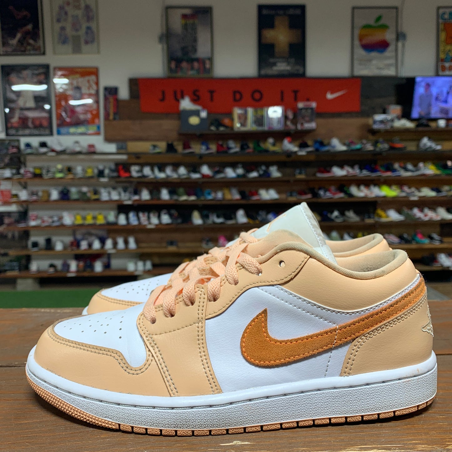 Jordan 1 Low 'Sunset Haze' Size 8W/6.5M