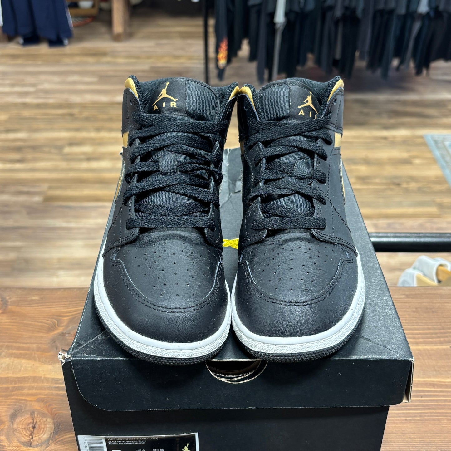 Jordan 1 Mid 'Black Metallic Gold' Size 7Y
