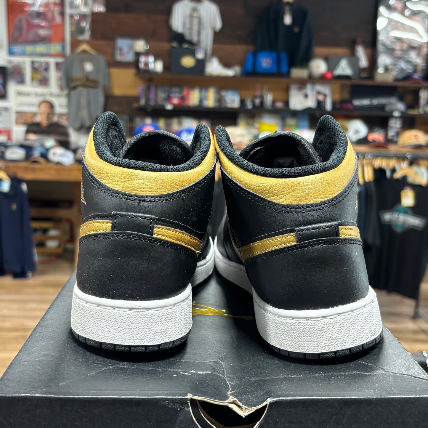 Jordan 1 Mid 'Black Metallic Gold' Size 7Y
