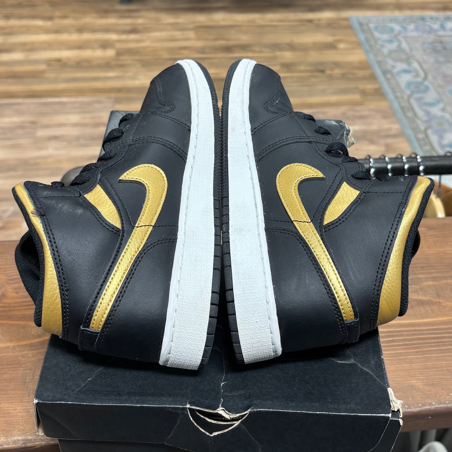 Jordan 1 Mid 'Black Metallic Gold' Size 7Y
