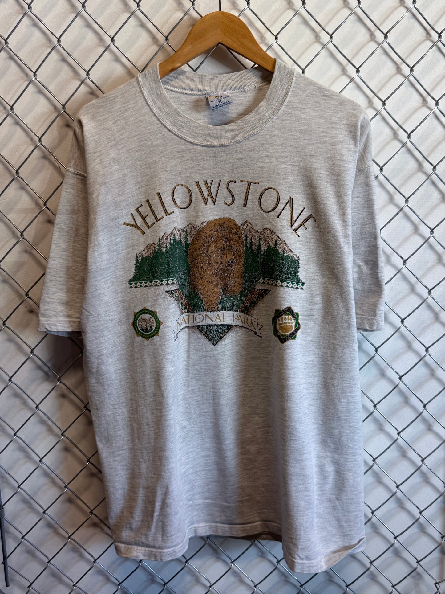 Vintage 90's Yellowstone National Park Grizzly Bear Nature Tee Size XL