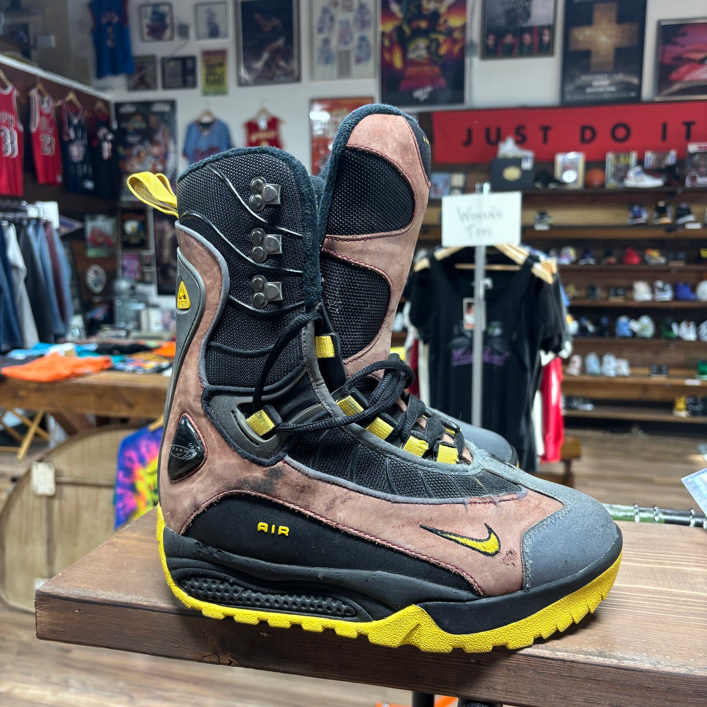 Nike ACG Pumori Boots Size 9