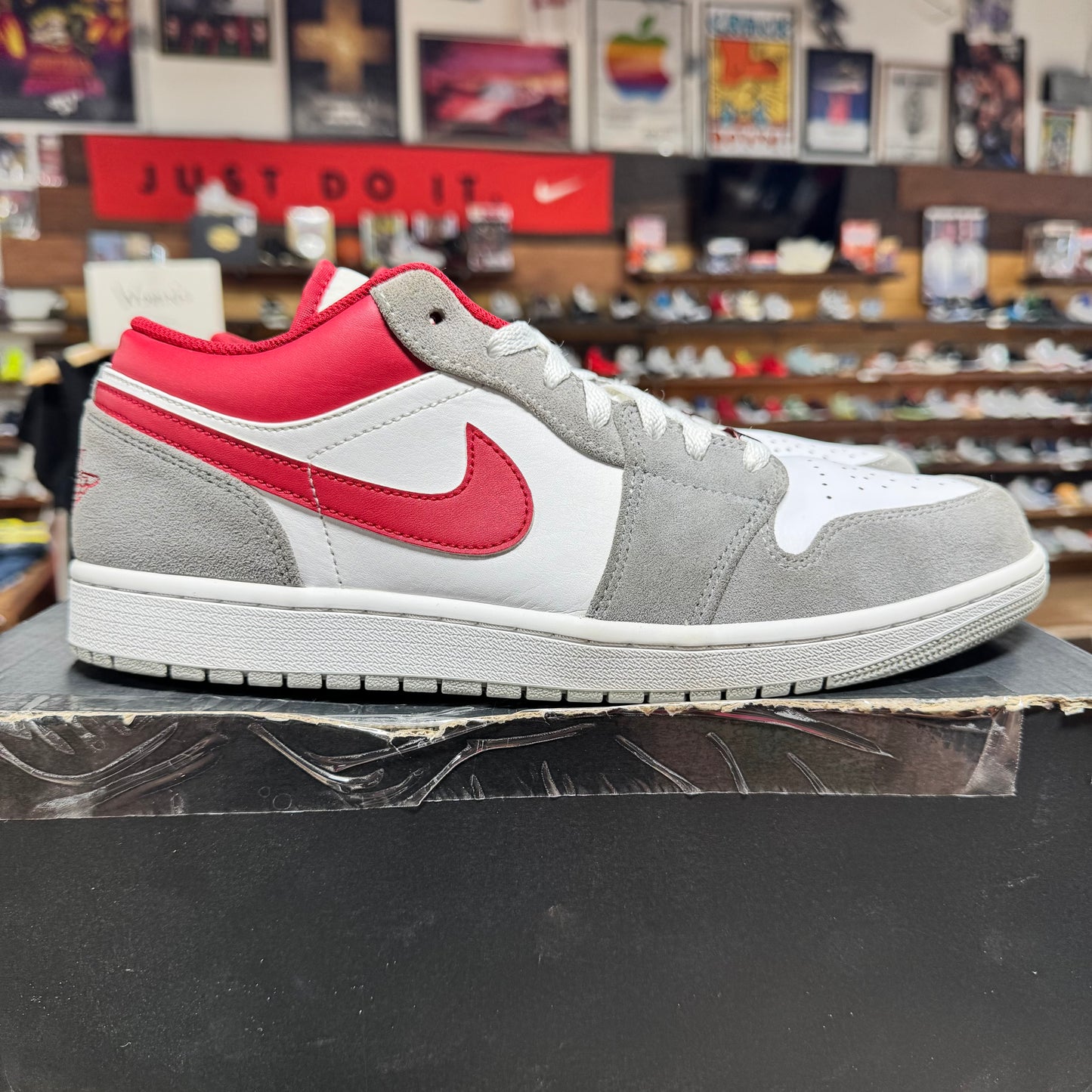 Jordan 1 Low 'Light Smoke Grey Gym Red' Size 11