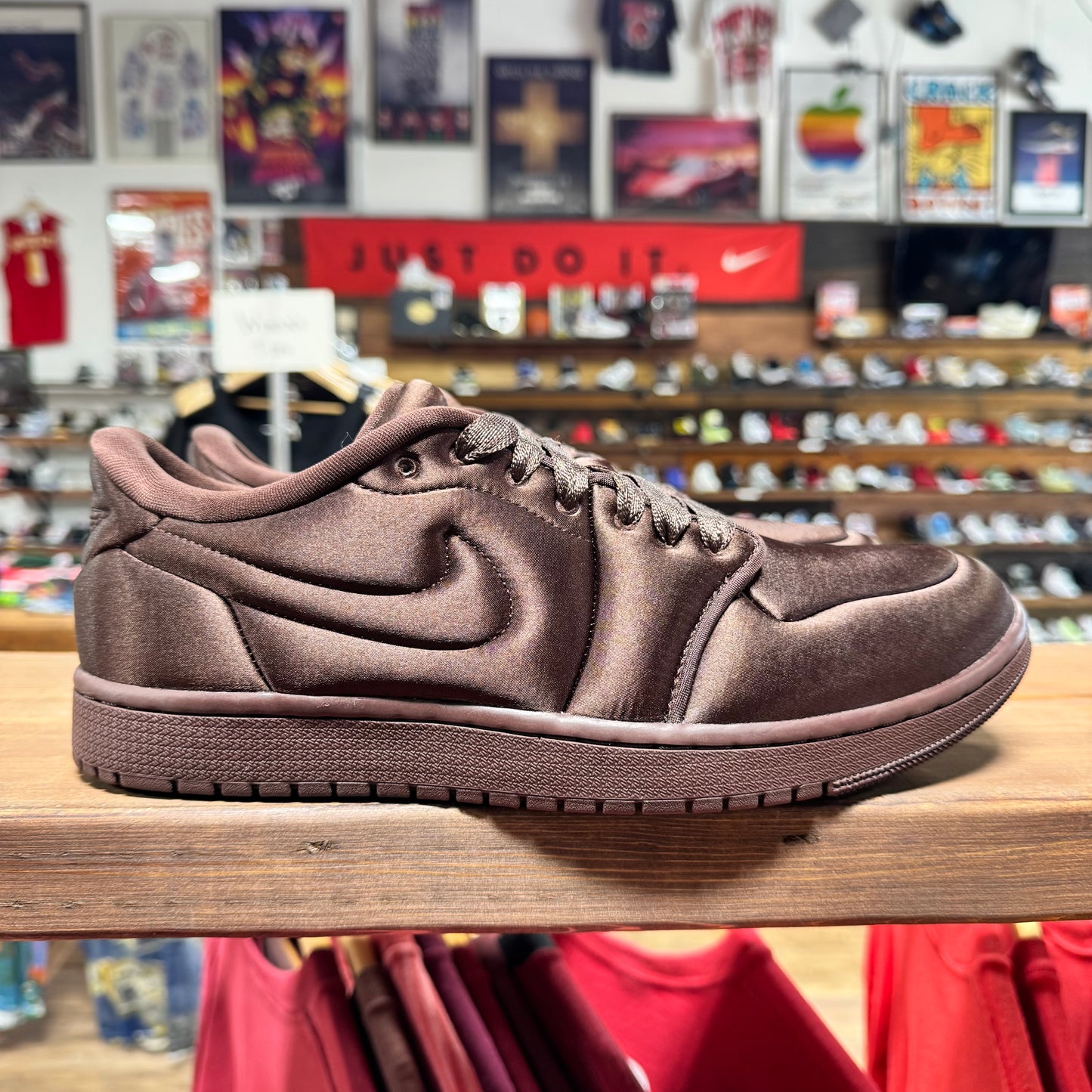 Jordan 1 Low 'Satin Earth' Size 10M/11.5W