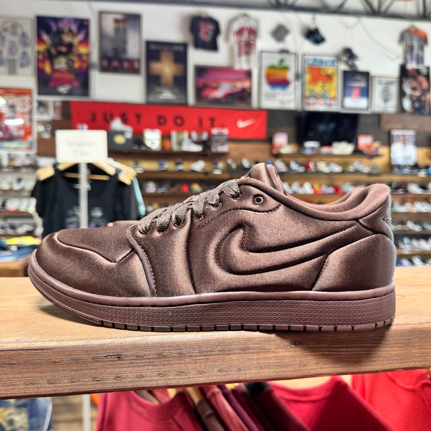 Jordan 1 Low 'Satin Earth' Size 10M/11.5W