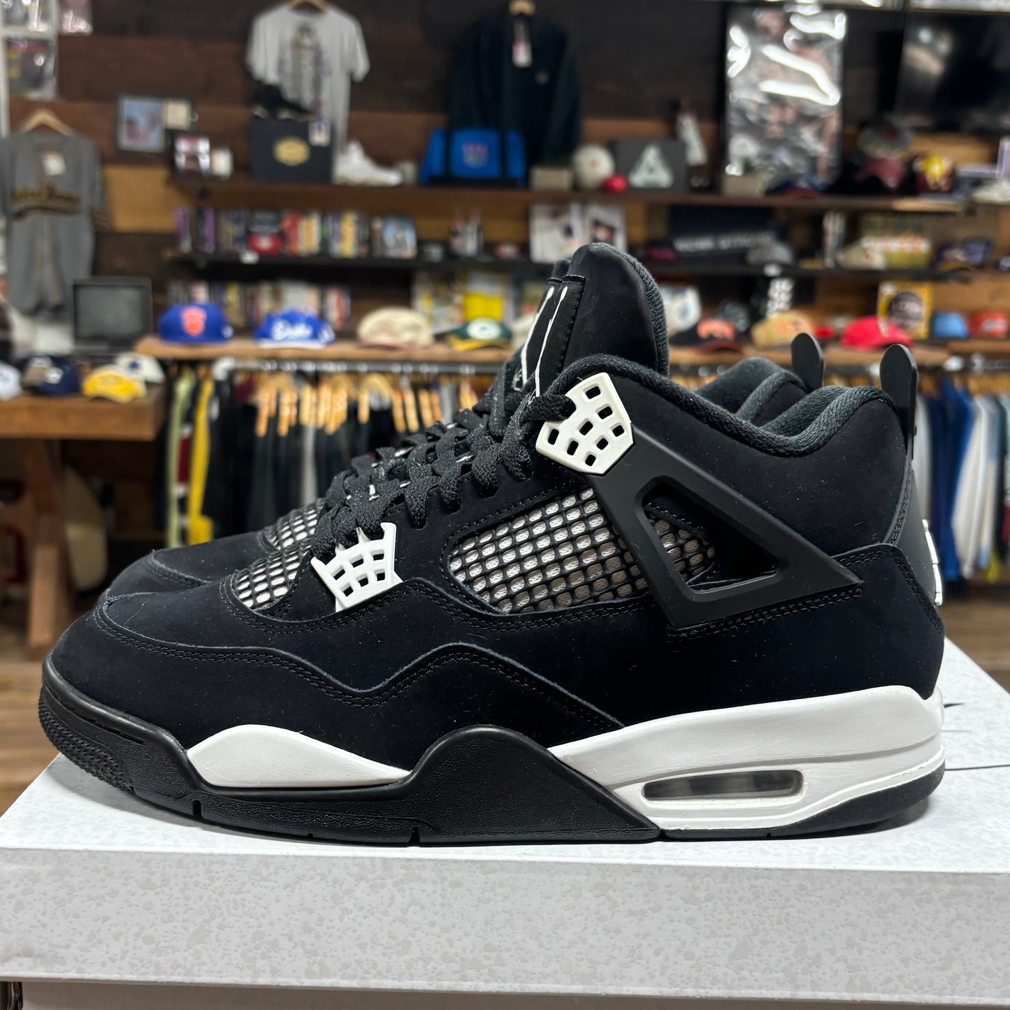 Jordan 4 'White Thunder' Size 10