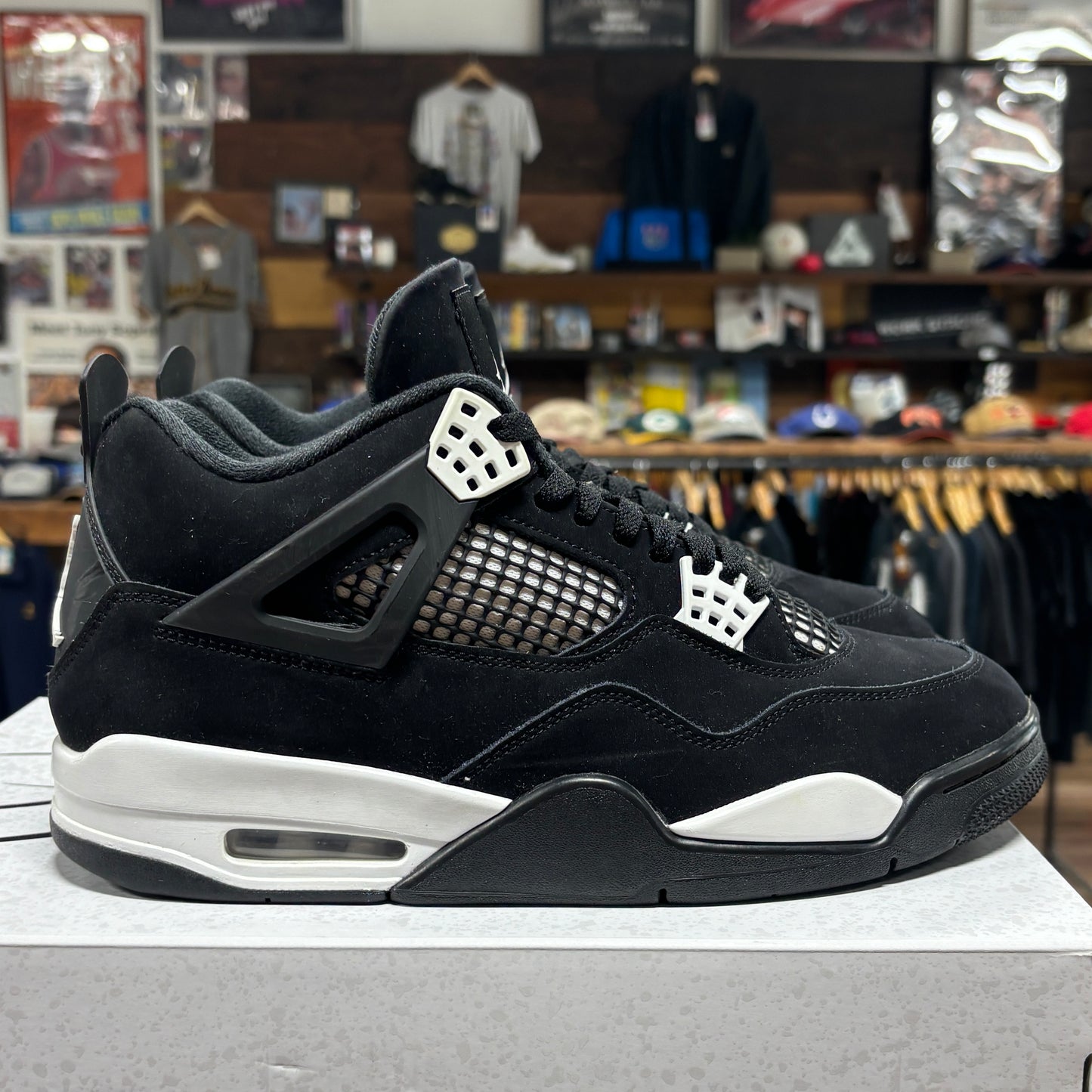 Jordan 4 'White Thunder' Size 10