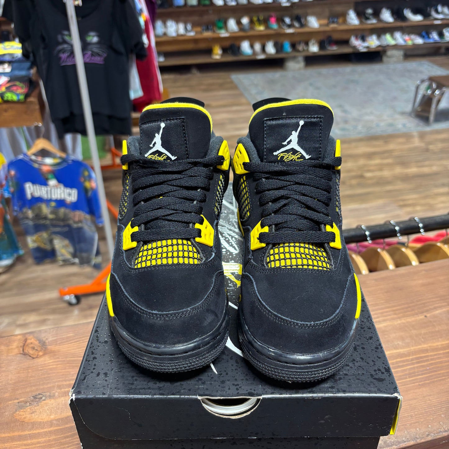 Jordan 4 'Thunder' Size 5.5Y