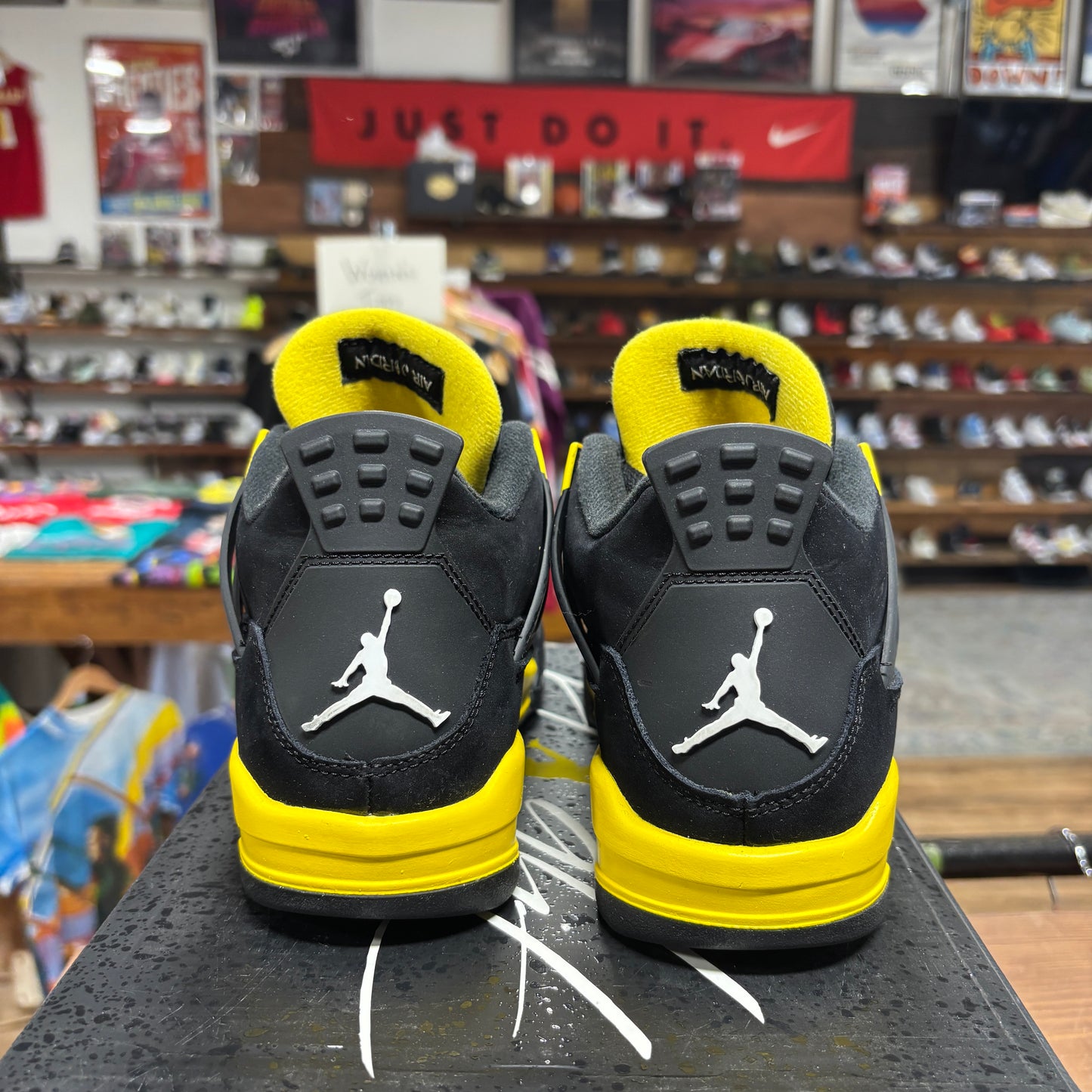 Jordan 4 'Thunder' Size 5.5Y