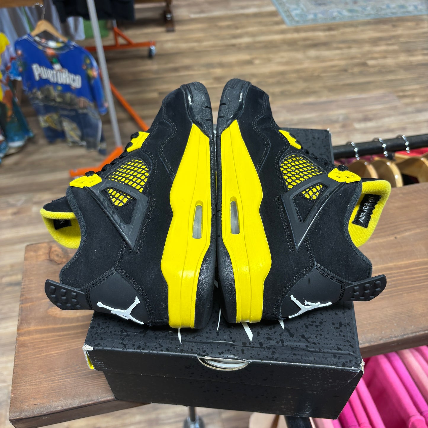 Jordan 4 'Thunder' Size 5.5Y
