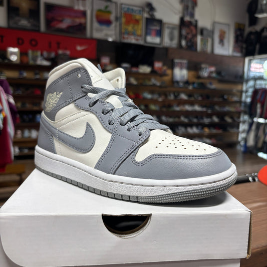 Jordan 1 Mid 'Stealth' Size 6.5W/5Y