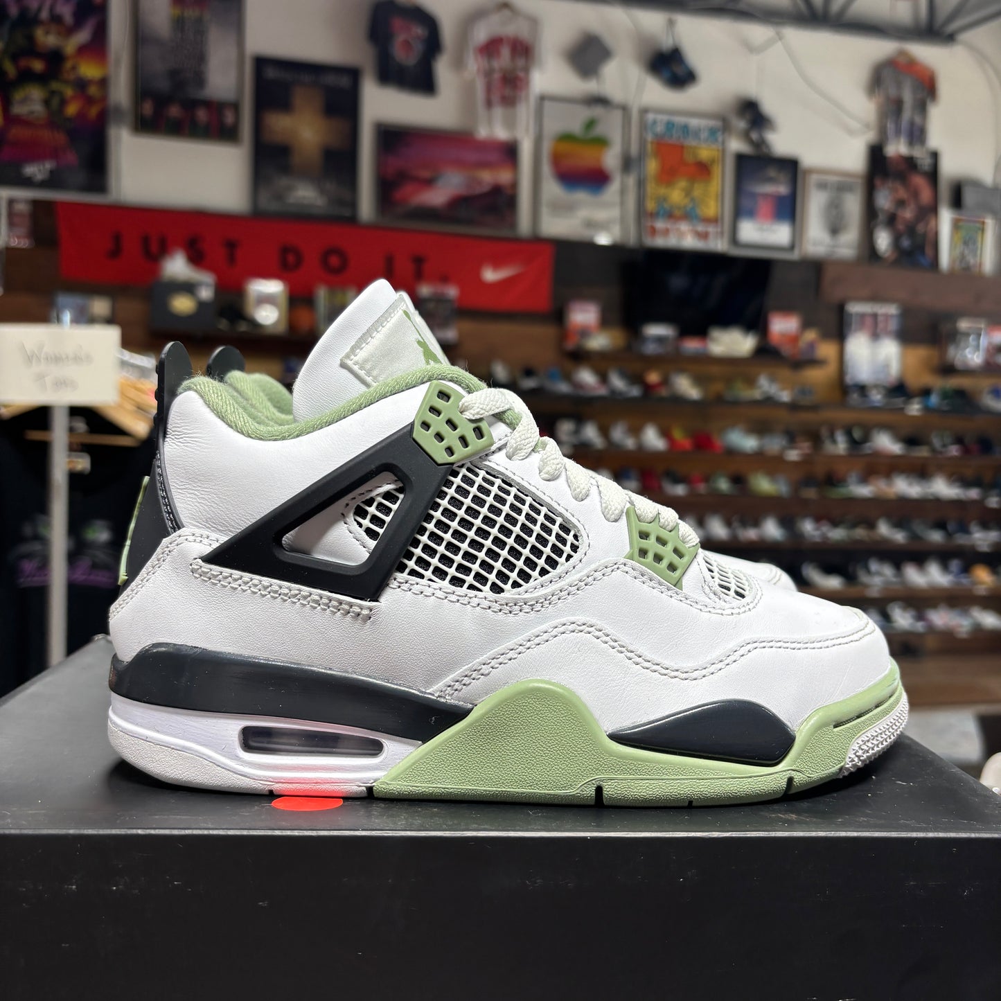 Jordan 4 'Seafoam' Size 6.5W/5Y