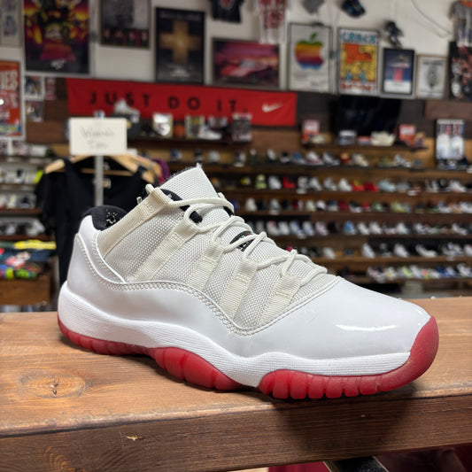 Jordan 11 Low 'White Varsity Red' Size 7Y