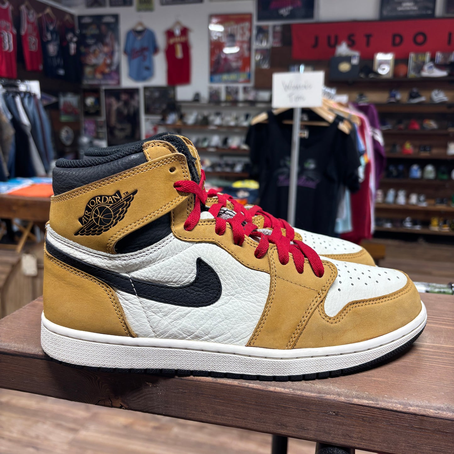 Jordan 1 'Rookie of the Year' Size 10.5