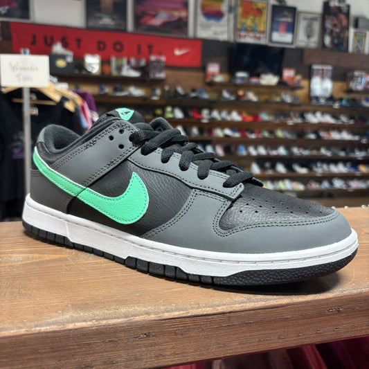 Nike Dunk Low 'Green Glow' Size 10.5 (DS)