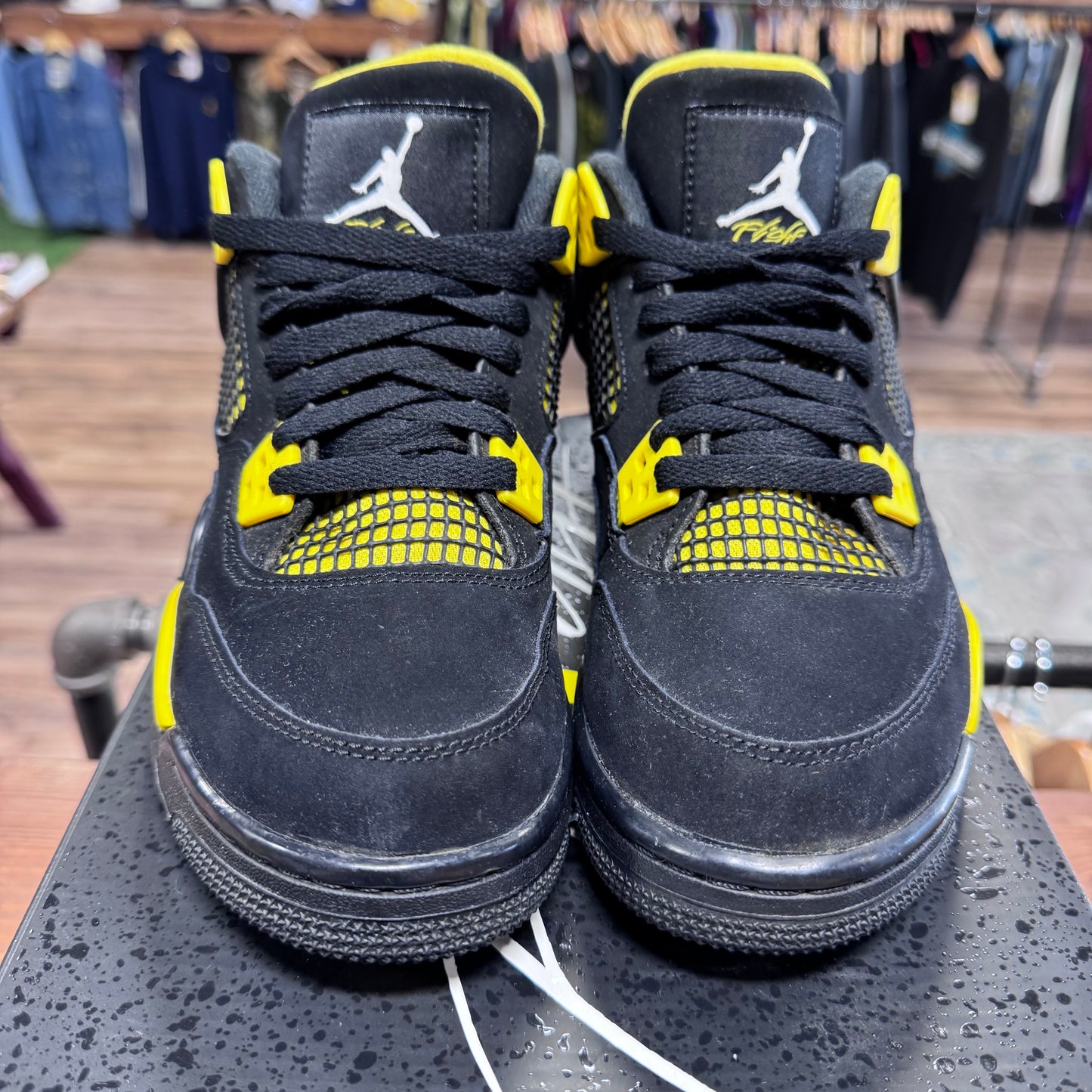 Jordan 4 'Thunder' Size 6.5Y