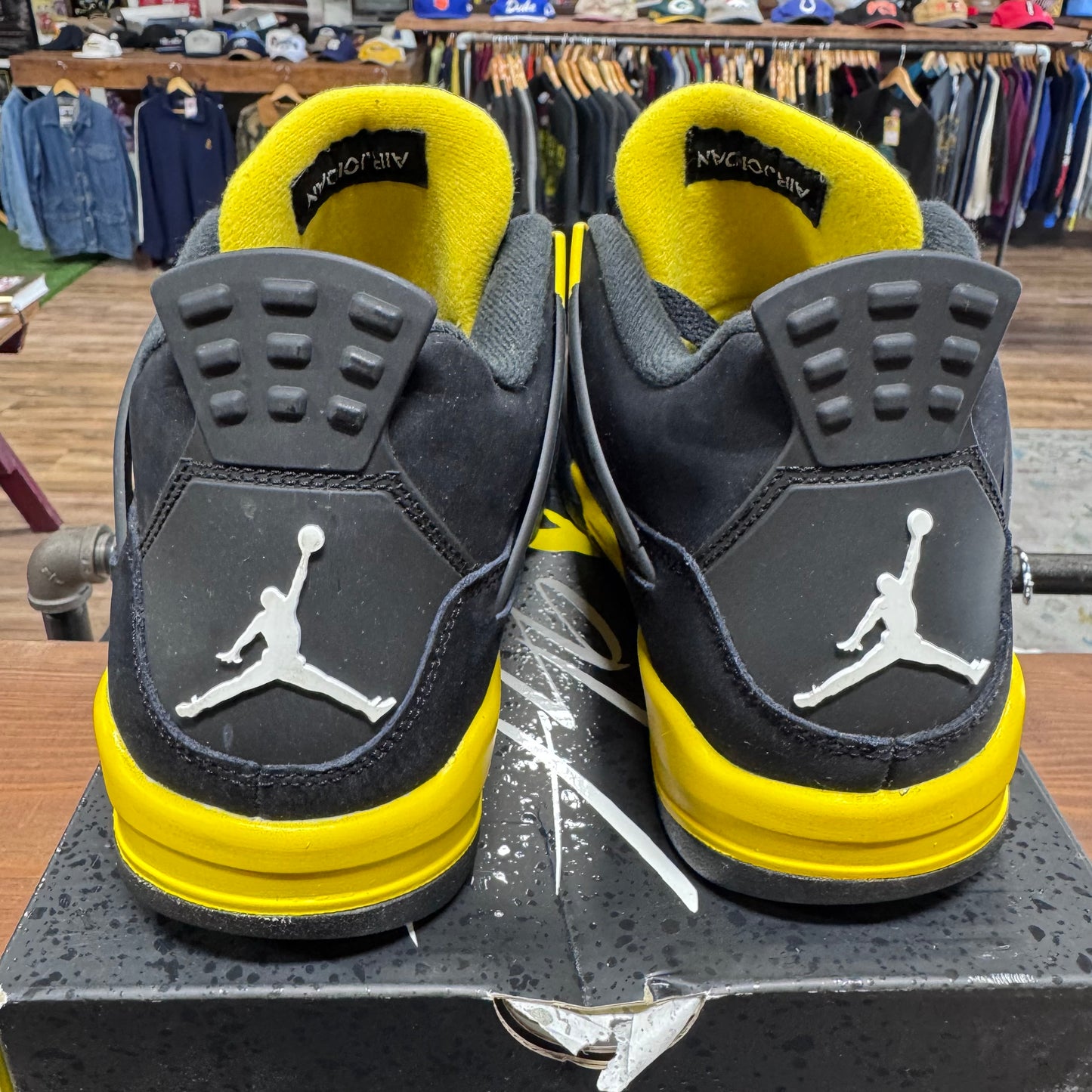 Jordan 4 'Thunder' Size 6.5Y