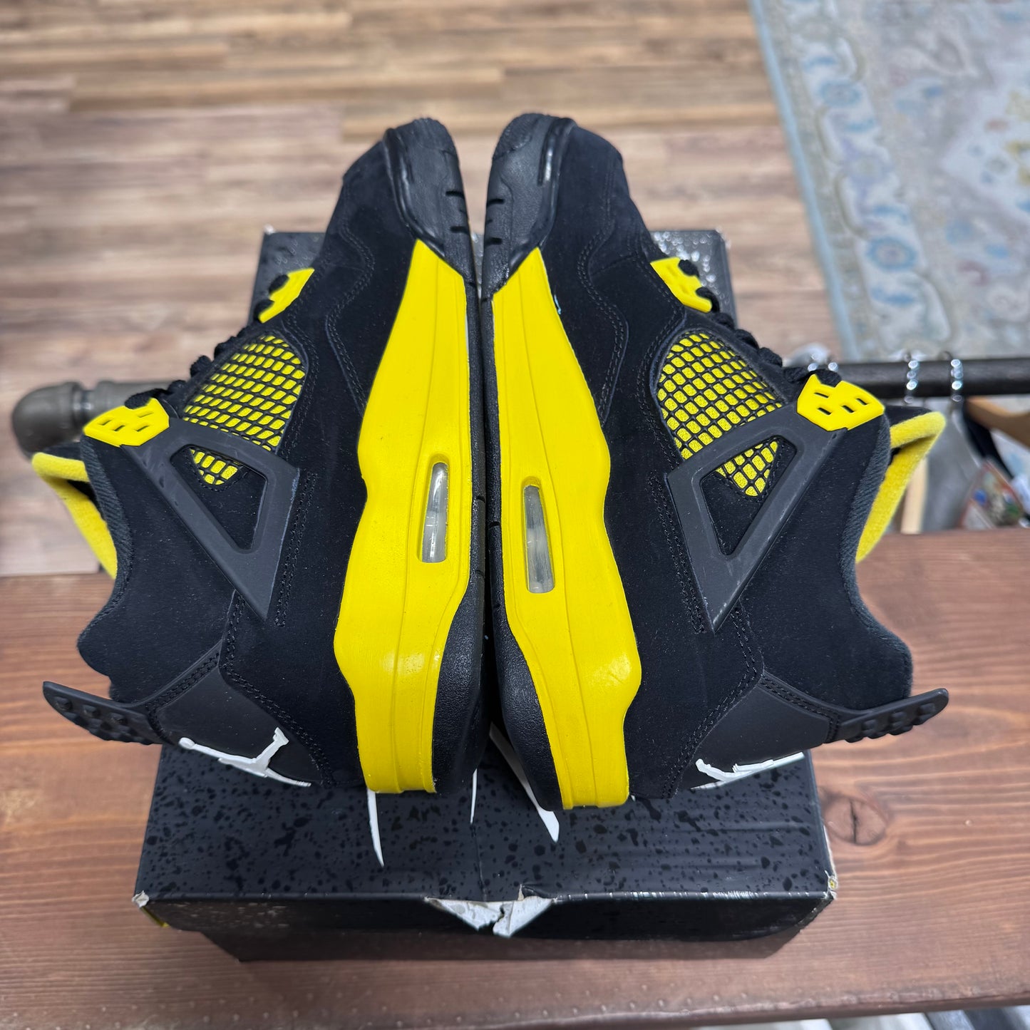 Jordan 4 'Thunder' Size 6.5Y