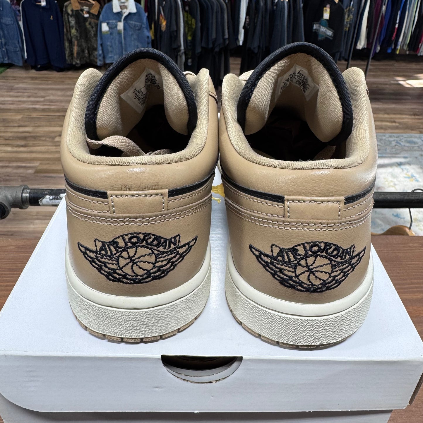 Jordan 1 Low 'Desert' Size 9.5M