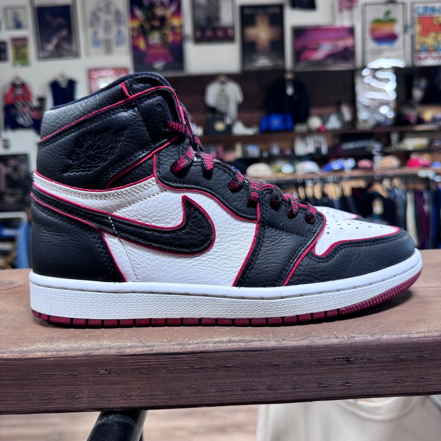 Jordan 1 'Bloodline' Size 8