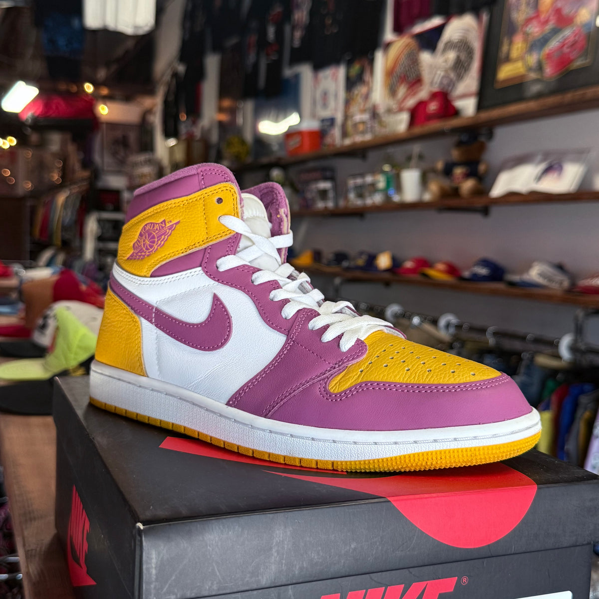 Jordan 1 'Brotherhood' Size 8.5