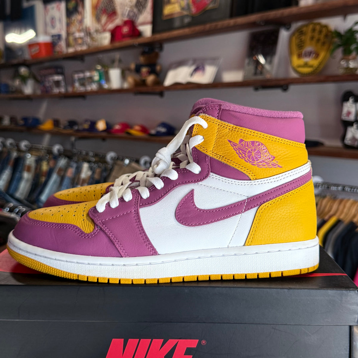 Jordan 1 'Brotherhood' Size 8.5