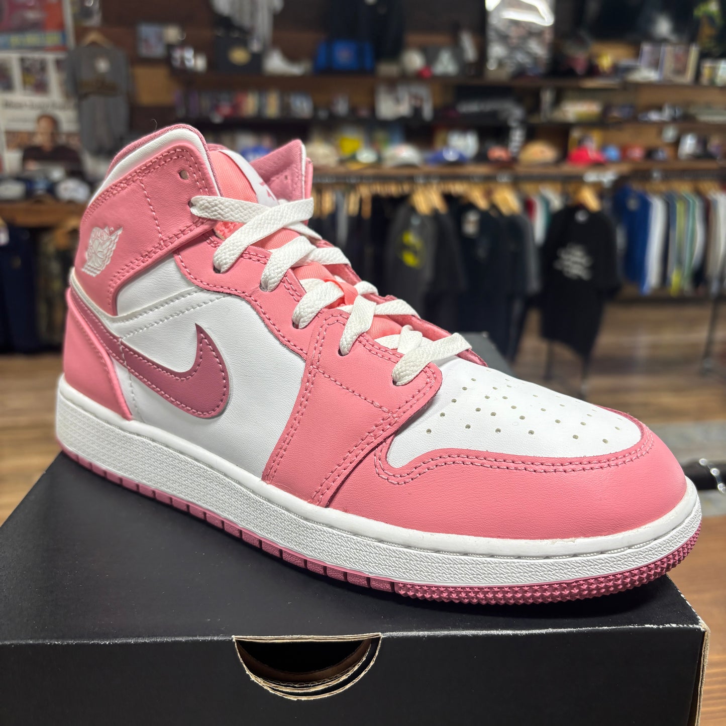 Jordan 1 Mid 'Valentine's Day' Size 7Y