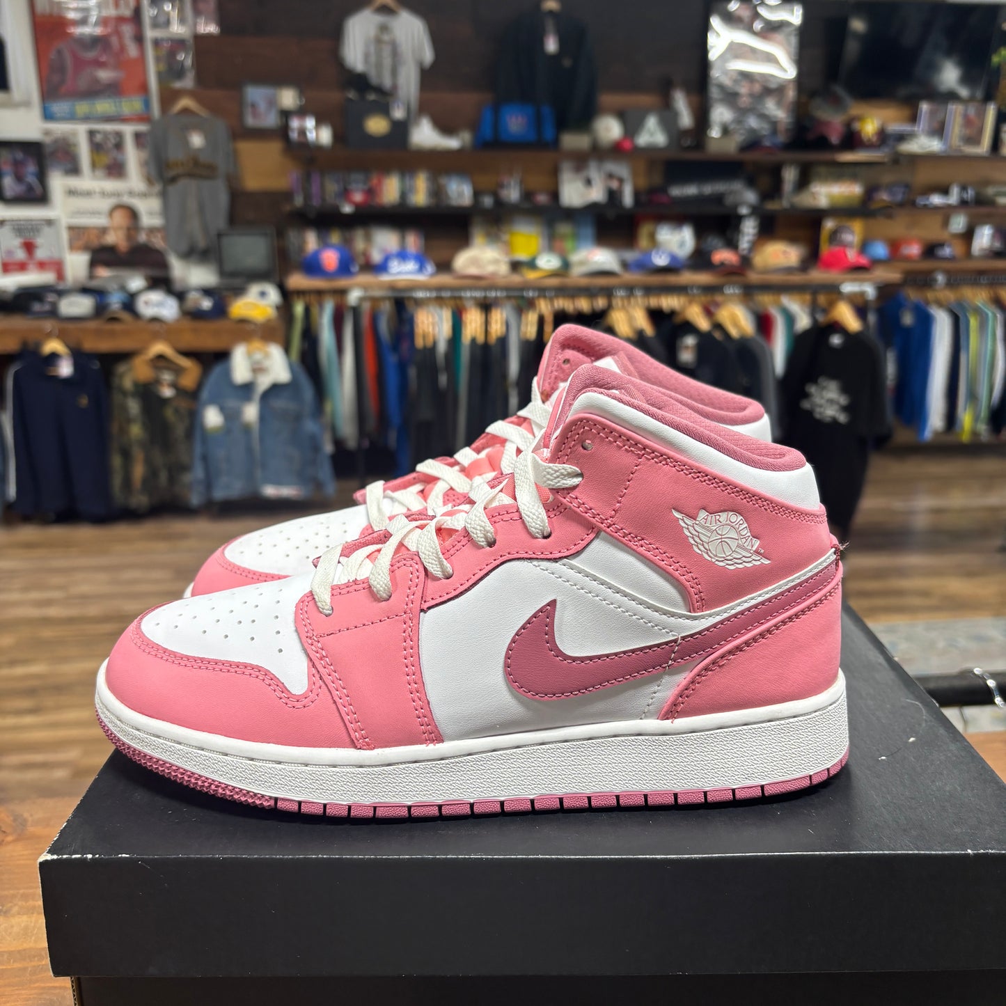 Jordan 1 Mid 'Valentine's Day' Size 7Y