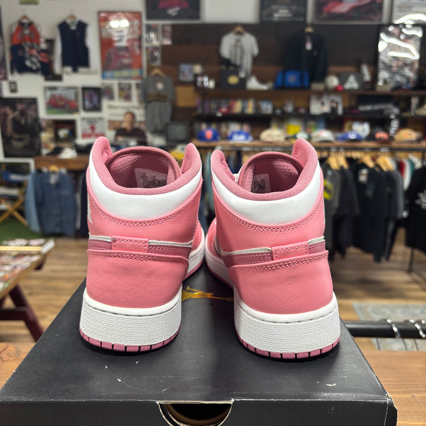 Jordan 1 Mid 'Valentine's Day' Size 7Y