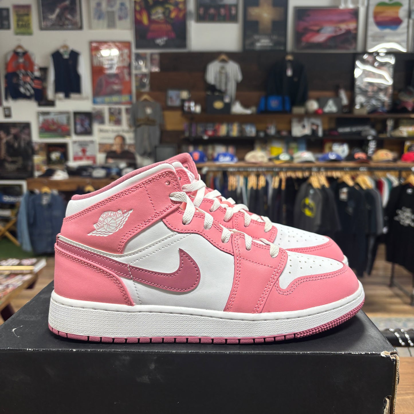 Jordan 1 Mid 'Valentine's Day' Size 7Y