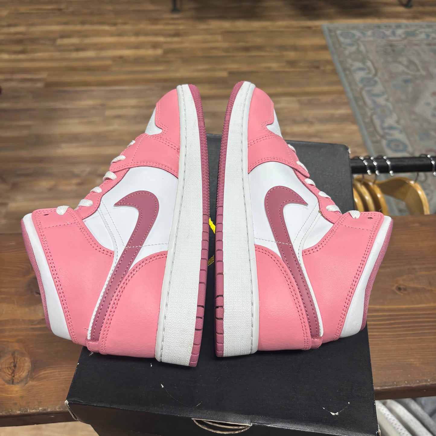 Jordan 1 Mid 'Valentine's Day' Size 7Y