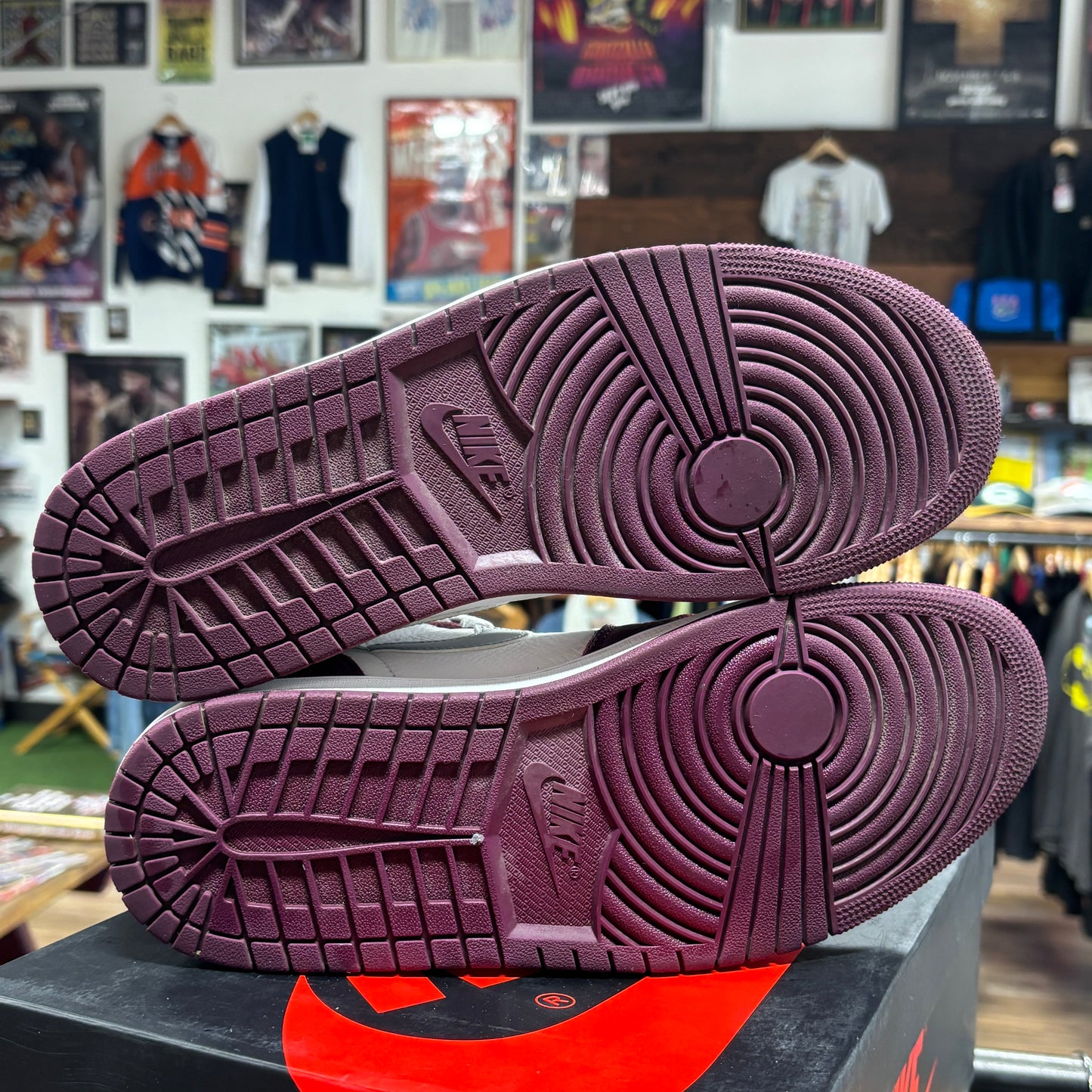 Jordan 1 'Bordeaux' Size 10.5