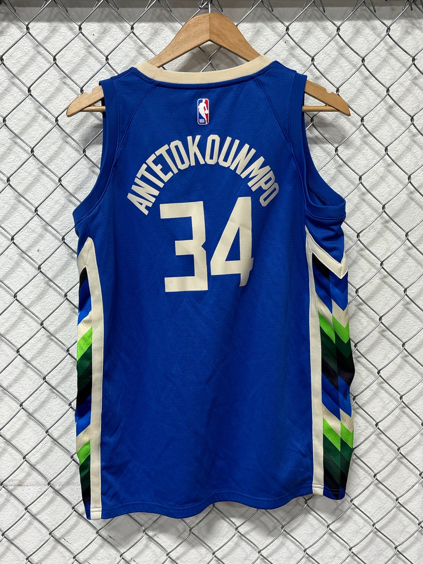 Nike City Edition Antetokounmpo Milwaukee Bucks Jersey Size XL Youth