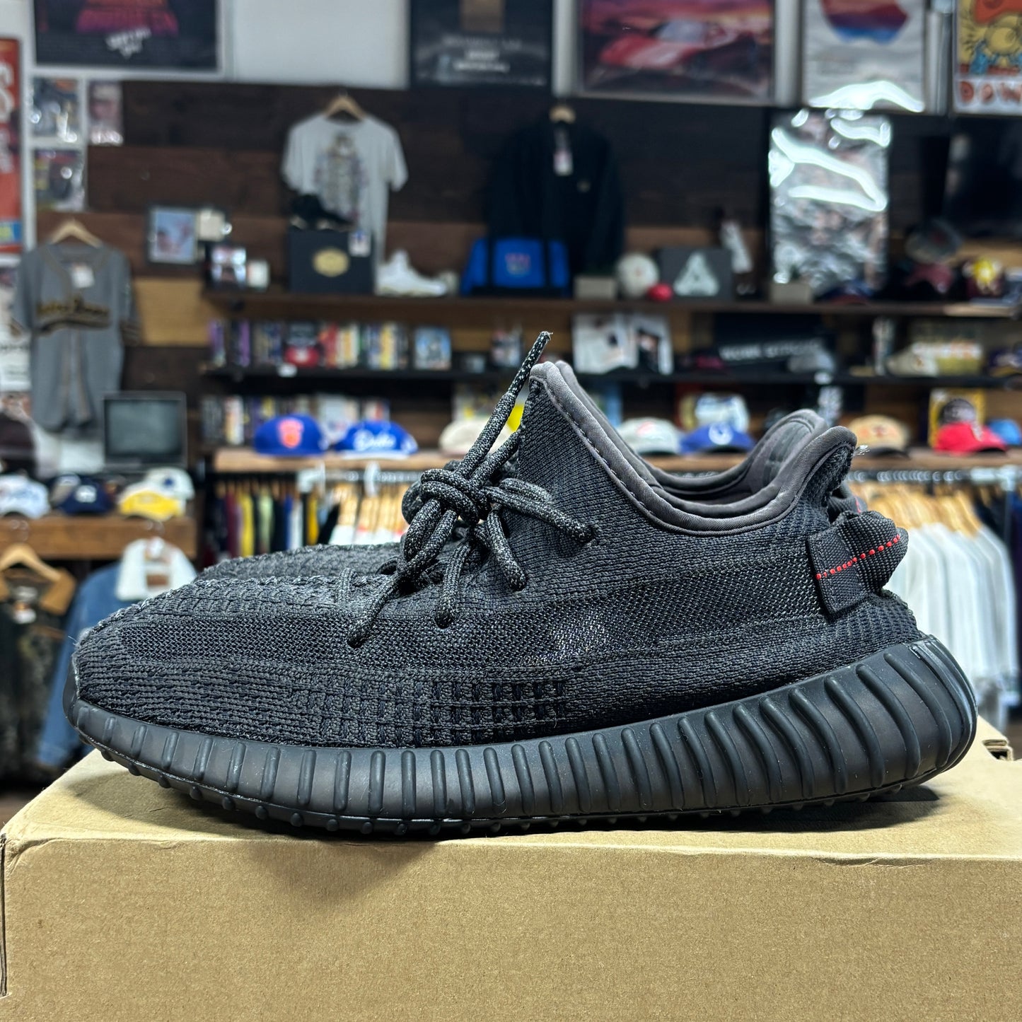 Yeezy 350 v2 'Triple Black' Size 7.5