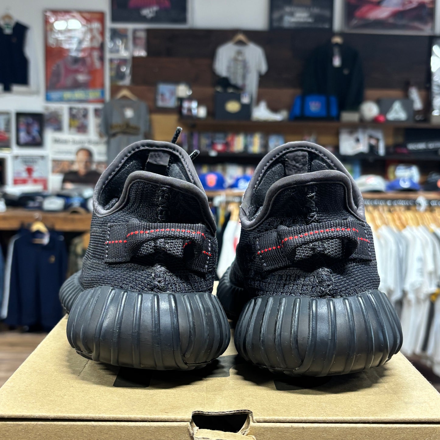 Yeezy 350 v2 'Triple Black' Size 7.5