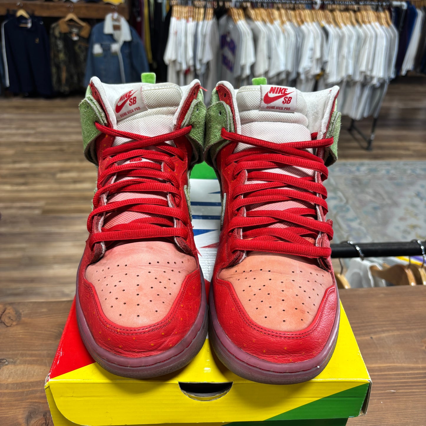Nike SB Dunk High 'Strawberry Cough' Size 12