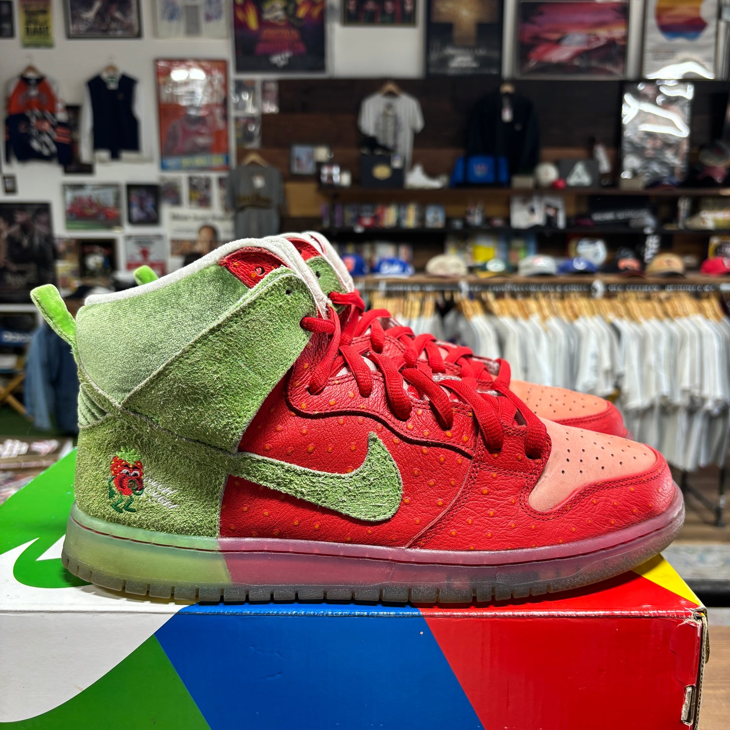 Nike SB Dunk High 'Strawberry Cough' Size 12