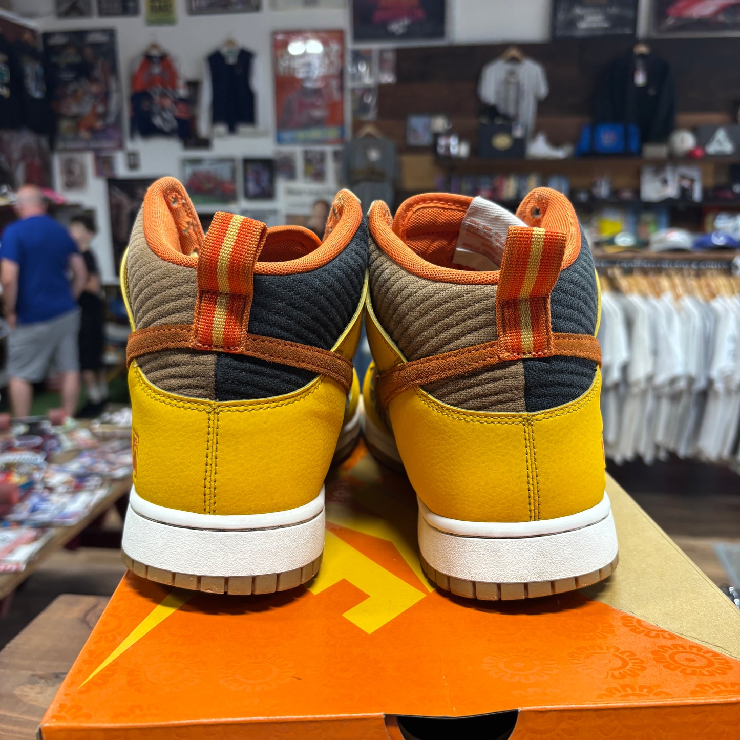 Nike Dunk High 'Somos Familia' Size 12