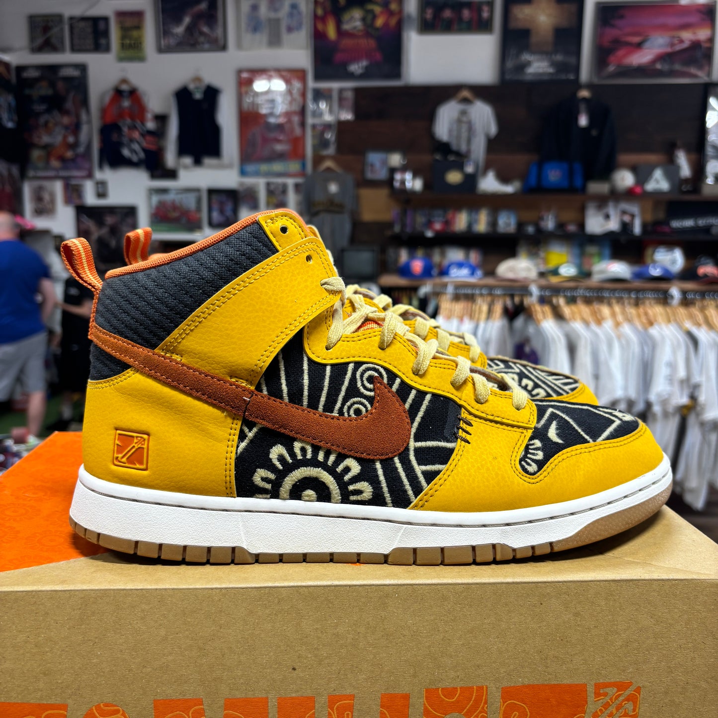 Nike Dunk High 'Somos Familia' Size 12