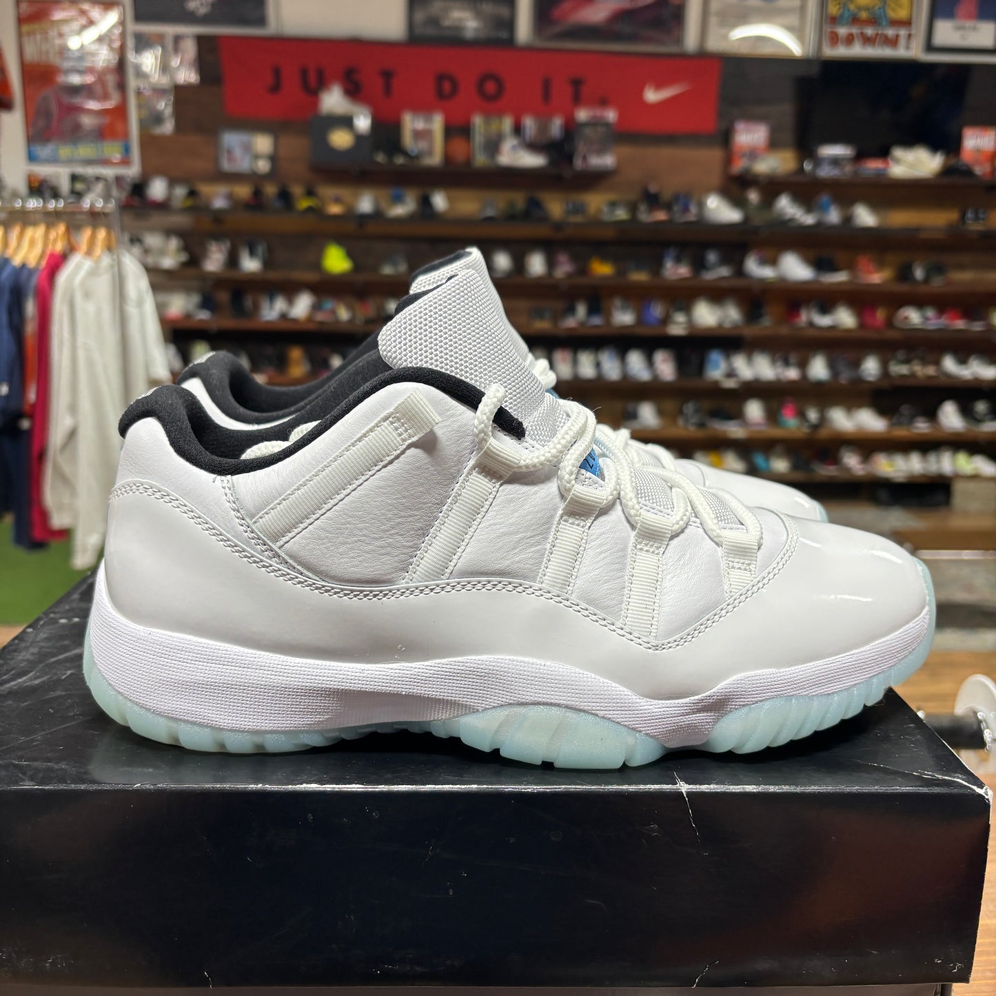 Jordan 11 Low 'Legend Blue' Size 10.5 (VNDS)