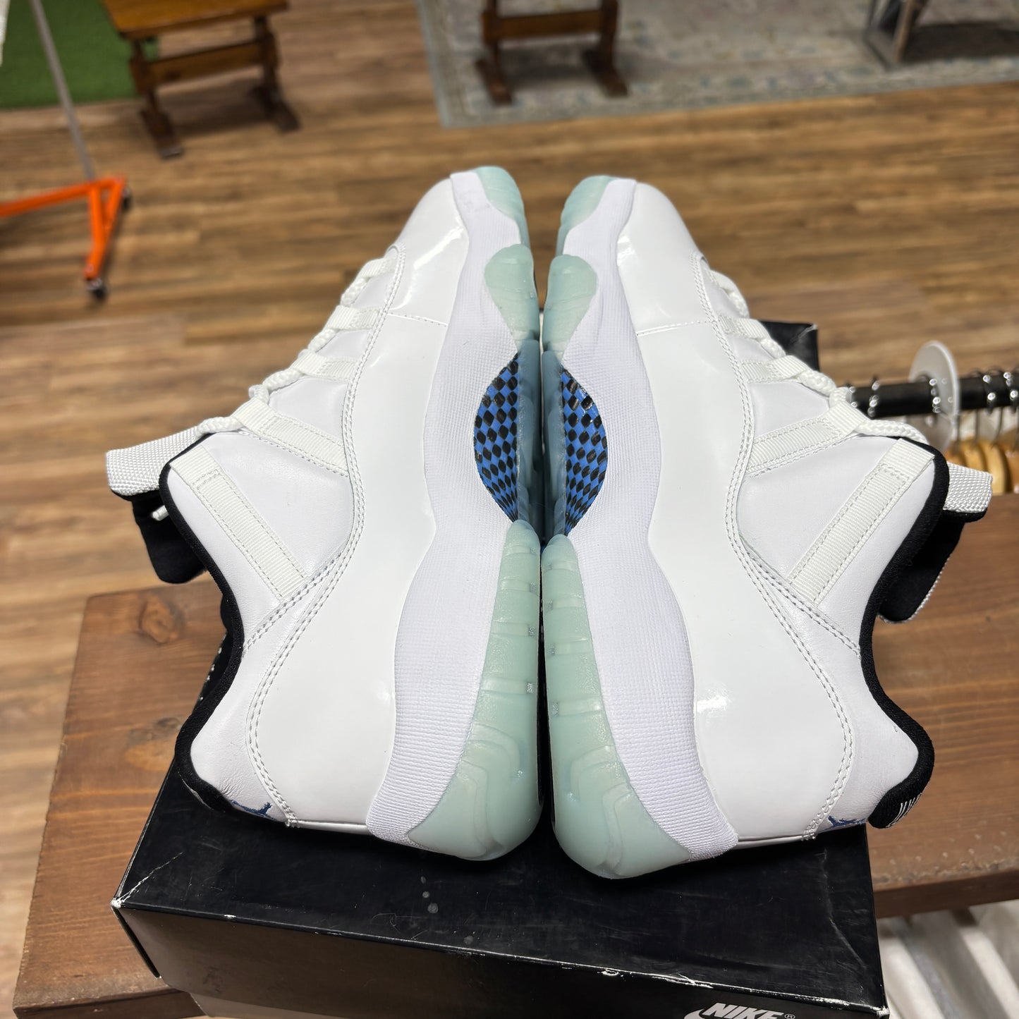 Jordan 11 Low 'Legend Blue' Size 10.5 (VNDS)