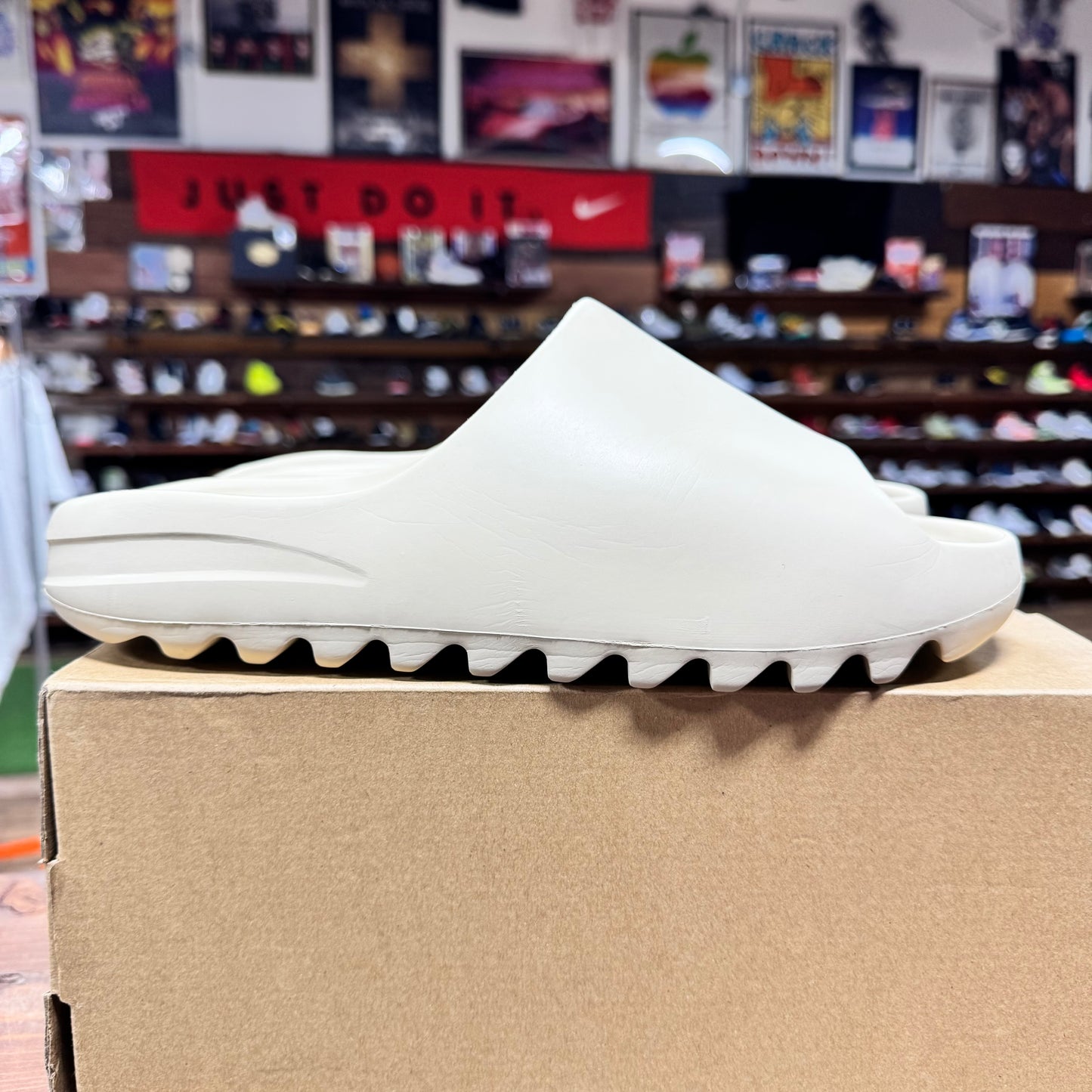 Yeezy Slide 'Bone (2019)' Size 11