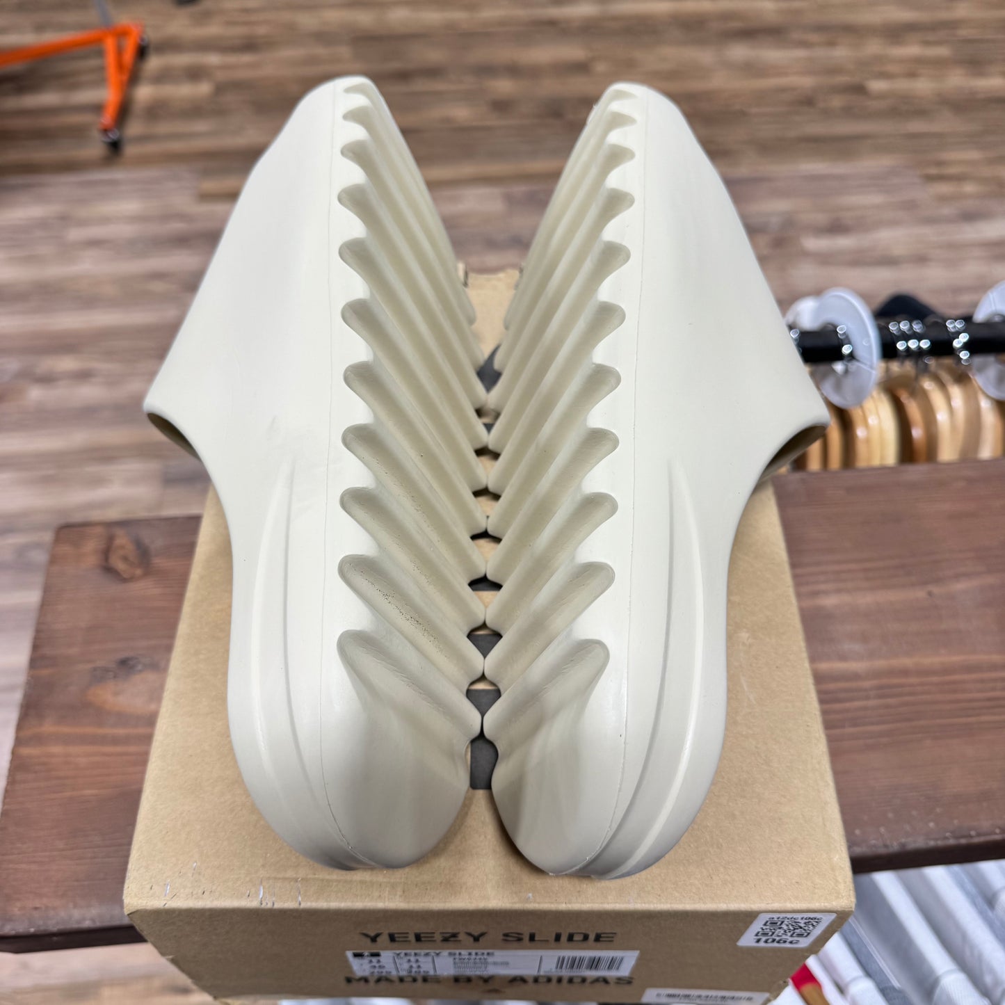 Yeezy Slide 'Bone (2019)' Size 11