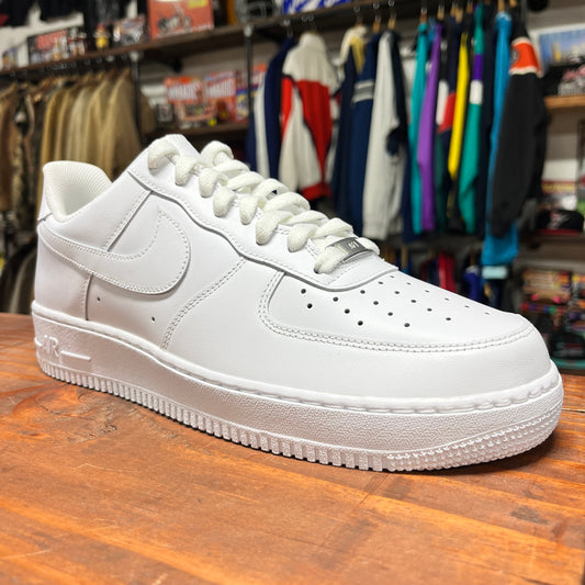 Nike Air Force 1 Low 'Triple White' Size 11 (DS)