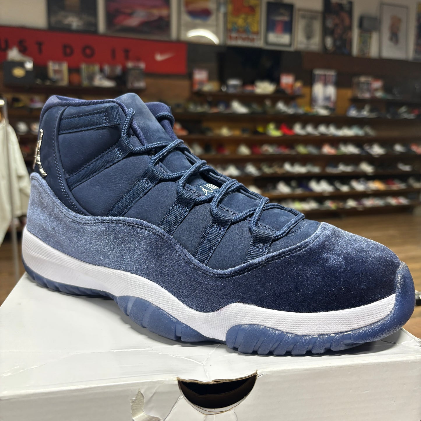 Jordan 11 'Midnight Navy' Size 12W/10.5M