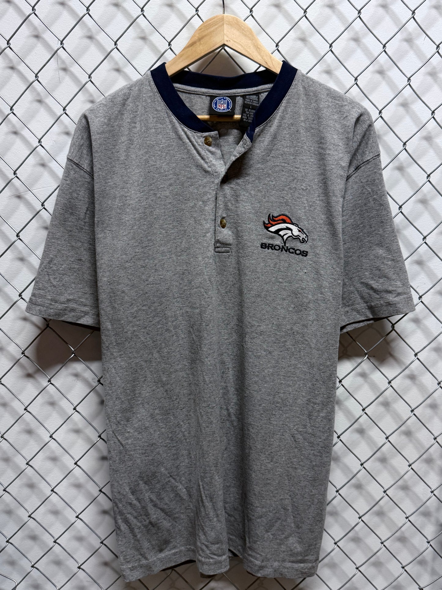 Denver Broncos NFL Logo Henley Tee Size Large