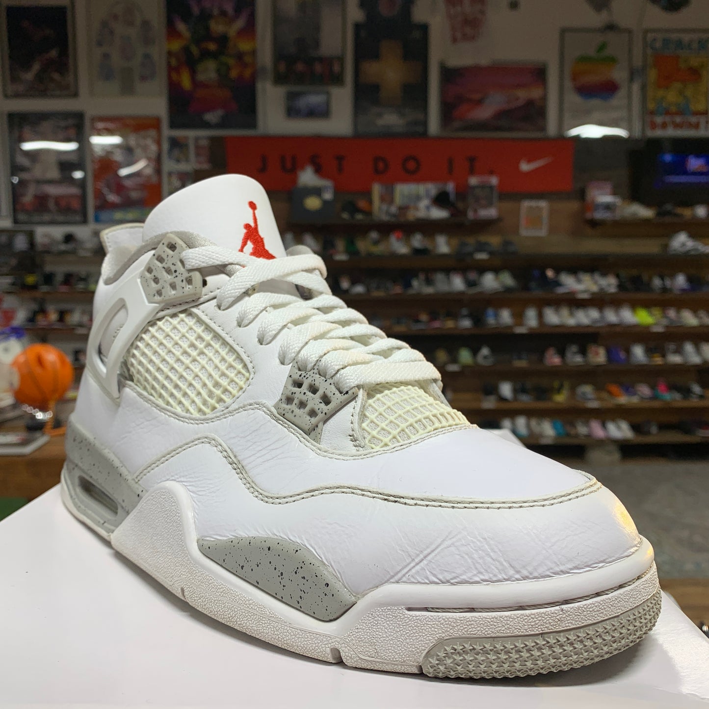 Jordan 4 'White Oreo' Size 9.5